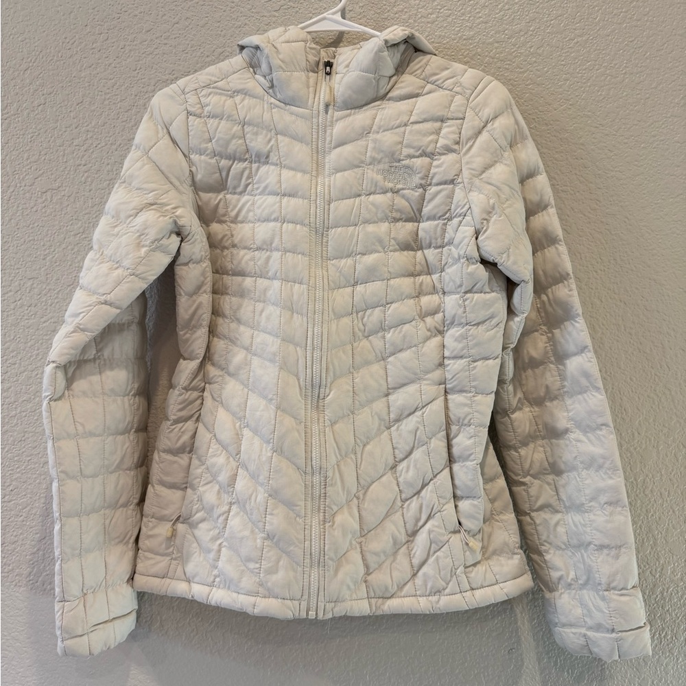 The North Face Women's White/Cream Thermoball Puffer Jacket